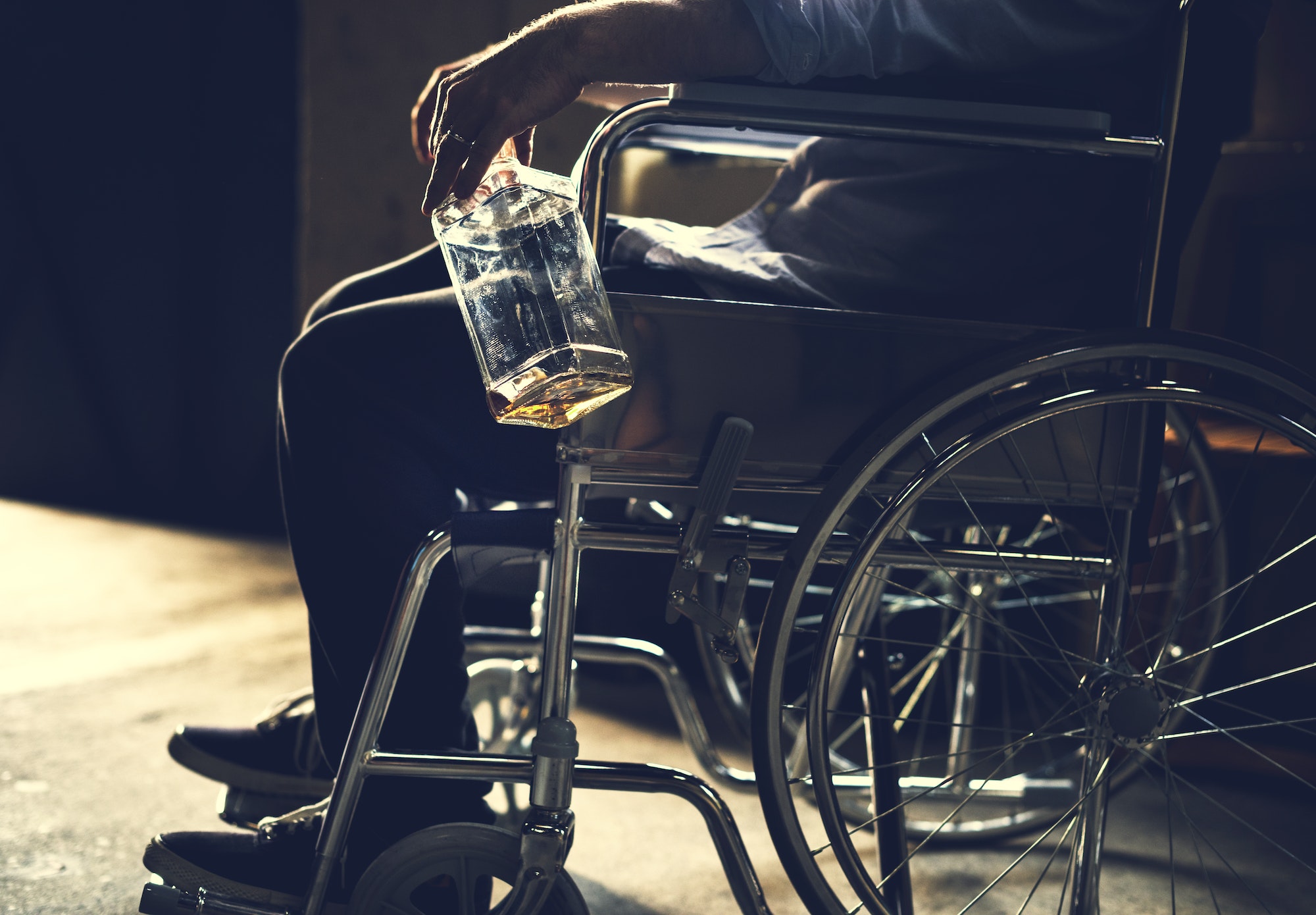 Инвалидная коляска и алкоголь